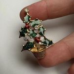 Avon Rhinestone Holly Berry Christmas Tree Holiday Brooch Pin Gold Tone & Enamel Photo 2