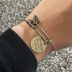 She Believed she could so she did silver colored charm bracelet Photo 0