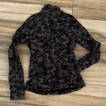 Lululemon Run Briskly 1/2 zip shirt Photo 3
