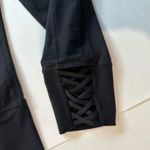 Athleta Mind Over Mat Capri Yoga Pants Leggings - Size S. Photo 2