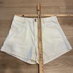 Levi's NWT Levi’s Women’s High Waisted Mom Shorts White Denim Size 33 Photo 1