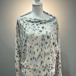 Kaileigh Cream  Shoulder Zipper Detail Knit Top Size M NWT Photo 0