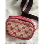 Coach  Camera Bag Signature Canvas Heart Print Crossbody C8390 Photo 6