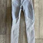 Lululemon Athleta Size Small Light Grey High-Rise Flurry Base Layer Leggings. Photo 1