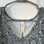 Cacique Plus Size  White Black Geometric S/S Blouse Size 18/20 EUC #2521 Photo 4