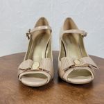 Kelly & Katie Womens Shoes 8.5 Cream Patent Leather Bow Open Toe Pump Heels Photo 3