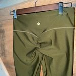 Scrunch Ruched Butt Amplify Obsession original leggings in Olive Womens size Medium Green Photo 4