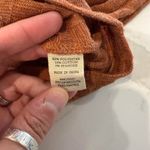 Buckle Gimmicks by Textured Knit Top Womens XS Rust Orange Turtleneck Thumbholes Photo 3