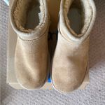UGG  Classic Ultra Mini Platform Boots in Tan Photo 7