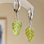 Handmade fairy forest vintage retro aesthetic style simple Czech glass leaf dangle earrings🍃💚 Photo 4