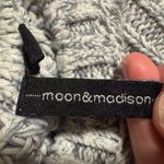 Sweater moon and madison size large Photo 1