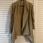 BB Dakota Sweater Photo 2