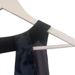 ASTR NWT  small navy vneck sleeveless floral lined dress blouse Photo 6