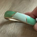 AQUA VTG Gold Tone Green Alternating Enamel Clamper Bangle Bracelet Wavy Unbrand Photo 4