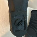 Totes Women’s Winter Boots – Size 7W Black Photo 6