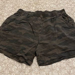 Sanctuary Social Standard by  Women’s Green Camouflage Shorts Size Large Photo 0