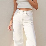H&M ✨ WHITE WIDE ULTRA HIGH SZ 6 WHITE JEANS✨ Photo 0