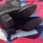 Classic all black knee high heeled boots with zipper closure
Women’s 7.5 Photo 3