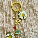 Gold and White Daisy Charm Keychain Photo 1