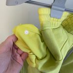 Lululemon Loungeful High-Rise Short 4" Electric Lemon Sz 2 GUC Photo 2