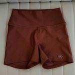 Alo Yoga Airlift Shorts Rare Women's Copper/Rust/Shine Stretchy bottoms XS Photo 4