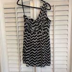 H&M ‎ Black and White Chevron One-Shoulder Dress Size 12 Photo 1