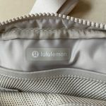 Lululemon Everywhere Belt Bag 1L - White Opal Photo 10