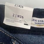 Levi's NWT Women's Size 2 W26 Dark Wash Mid Rise Bermuda Denim Shorts Cuffed Photo 2