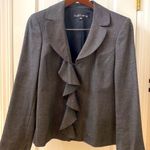 Albert Nipon black/ white textured poly/ rayon pantsuit. Ruffle front. Size 10. Black Photo 10