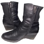 Aquatalia Women’s Size 8.5 Black Leather Buckle Strappy Ankle Wedged Boots Photo 3