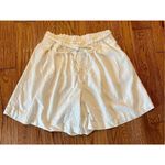 Universal Threads Universal thread linen white high rise Bermuda short s Photo 2