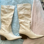 Elegant Cream Knee Photo 0