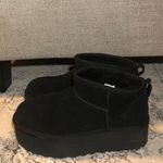 UGG  Classic Mini Platform Boots In Black Photo 3