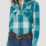 Wrangler NWT  Western Women’s Essential Long Sleeve Plaid Snap Shirt Photo 0