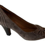 Clarks  Artisan Pumps Womens Heels Size 7.5 Brown Suede Bow Cushion 2.5" Heel Photo 0