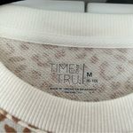 Time And Tru 294.  crew neck leopard print high-low sweatshirt, size M Photo 2