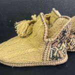 Muk Luks Women's Tan Slippers Size 7 SKU 2064 Photo 1