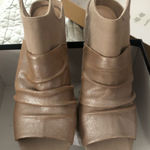 Kelsi Dagger Brand:  BROOKLYN
Style: CARDINALSC Photo 0