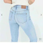 Madewell  9" Mid-Rise Skinny Crop Jeans in blue Asbury Wash: Button-Front Edition Photo 1