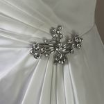 DB STUDIO Ruched Charmeuse Sheath Dress with Brooch Faux Wrap Skirt White Size 2 Photo 7