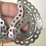 Silver tone paisley statement earrings Photo 4