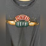 FRIENDS Graphic T Photo 2