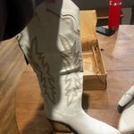 White knee high cowboy boots Size 9 Photo 3