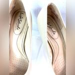 Life Stride  7.5 Cream Heels with Silver Bow Photo 6