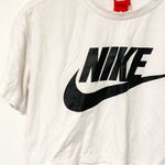 Nike WOMEN'S Small SPORTSWEAR ESSENTIAL CROPPED LOGO T-SHIRT Photo 2