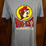 Buc-ee's Buc-ee’s Florence, SC Light Blue Short Sleeve Tee Shirt Size Medium Photo 0