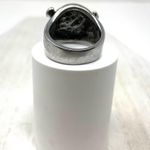 Heavy silver tone pirate 🏴☠️ skull ring, approx size 10 Photo 3