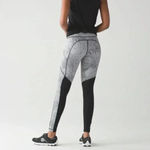 Lululemon Speed Tight V Power Luxtreme Spray Jacquard White Black Size 4 W5AGJS Photo 1