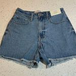 Hollister  NWT 90S SHORT ULTRA HIGH RISE WOMENS SIZE 0 Photo 0