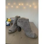 Nine West (6) botines de mujer usadas 8M gris,tiene rallon en tacon Photo 1